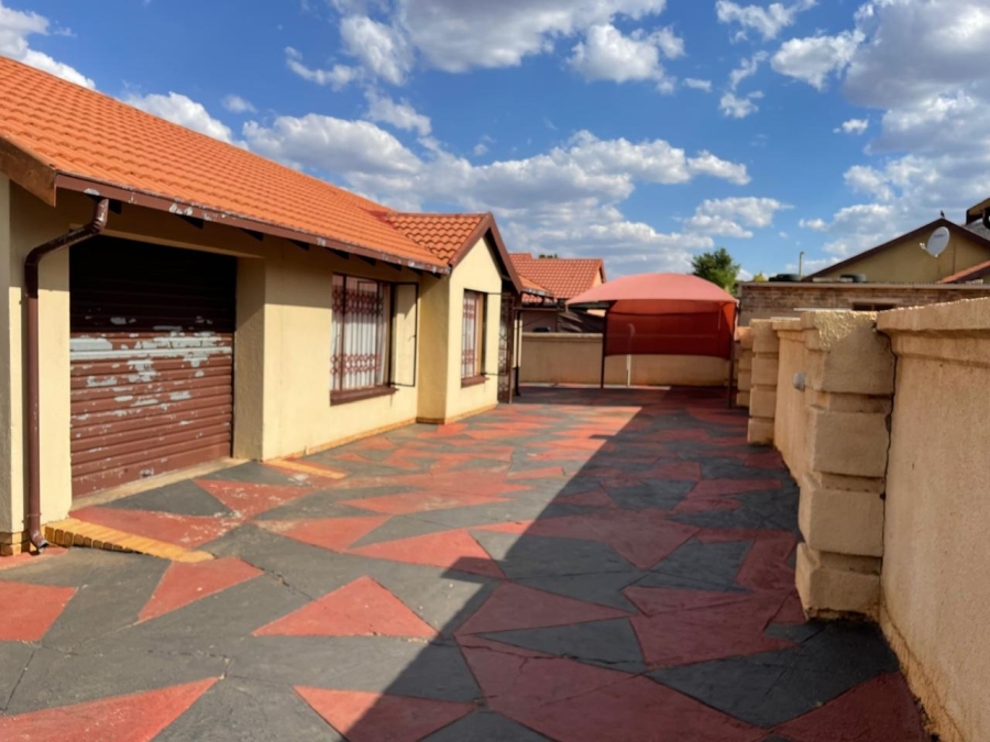 3 Bedroom Property for Sale in Tlhabane West North West